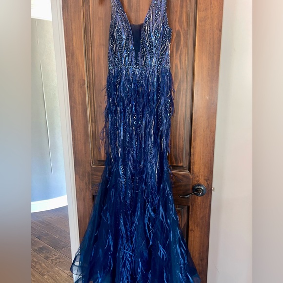 Stunning Jovani gown navy blue - Picture 3 of 3